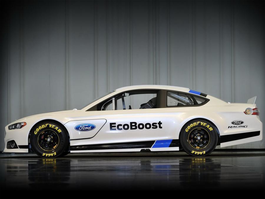  Ford Fusion NASCAR Race Car 2012 года  (фото 5 из 17)